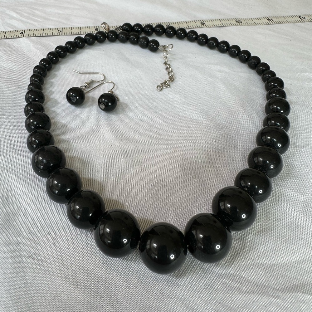 Black bubble gum style bead necklace earrings - Picture 4 of 4
